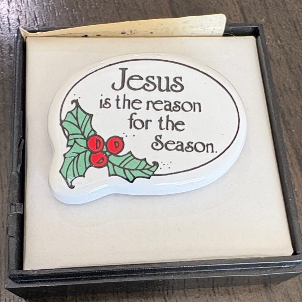 Christmas Pin with Holly Design